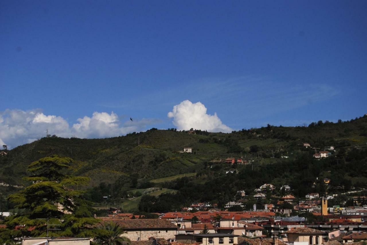 A Casa Di Lola Bed & Breakfast Ascoli Piceno Exterior photo